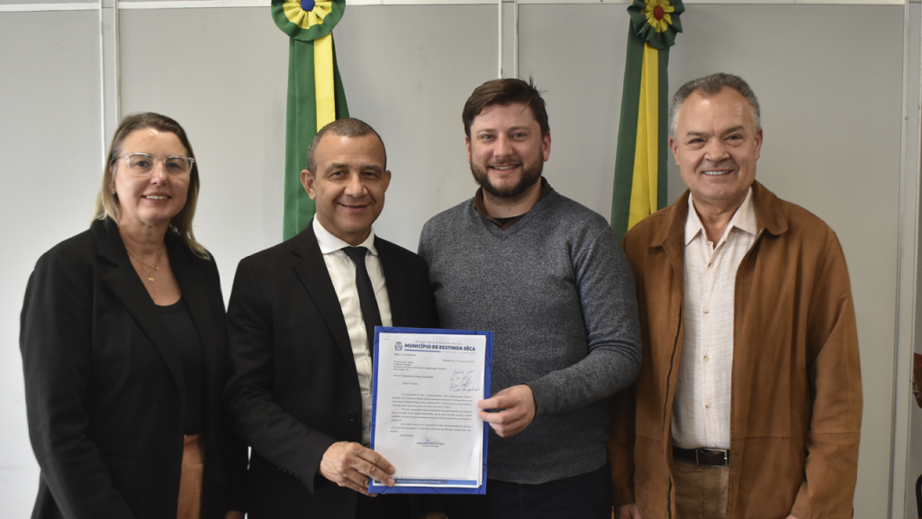 Prefeito entrega ofício à SEHAB solicitando construção de 40 casas