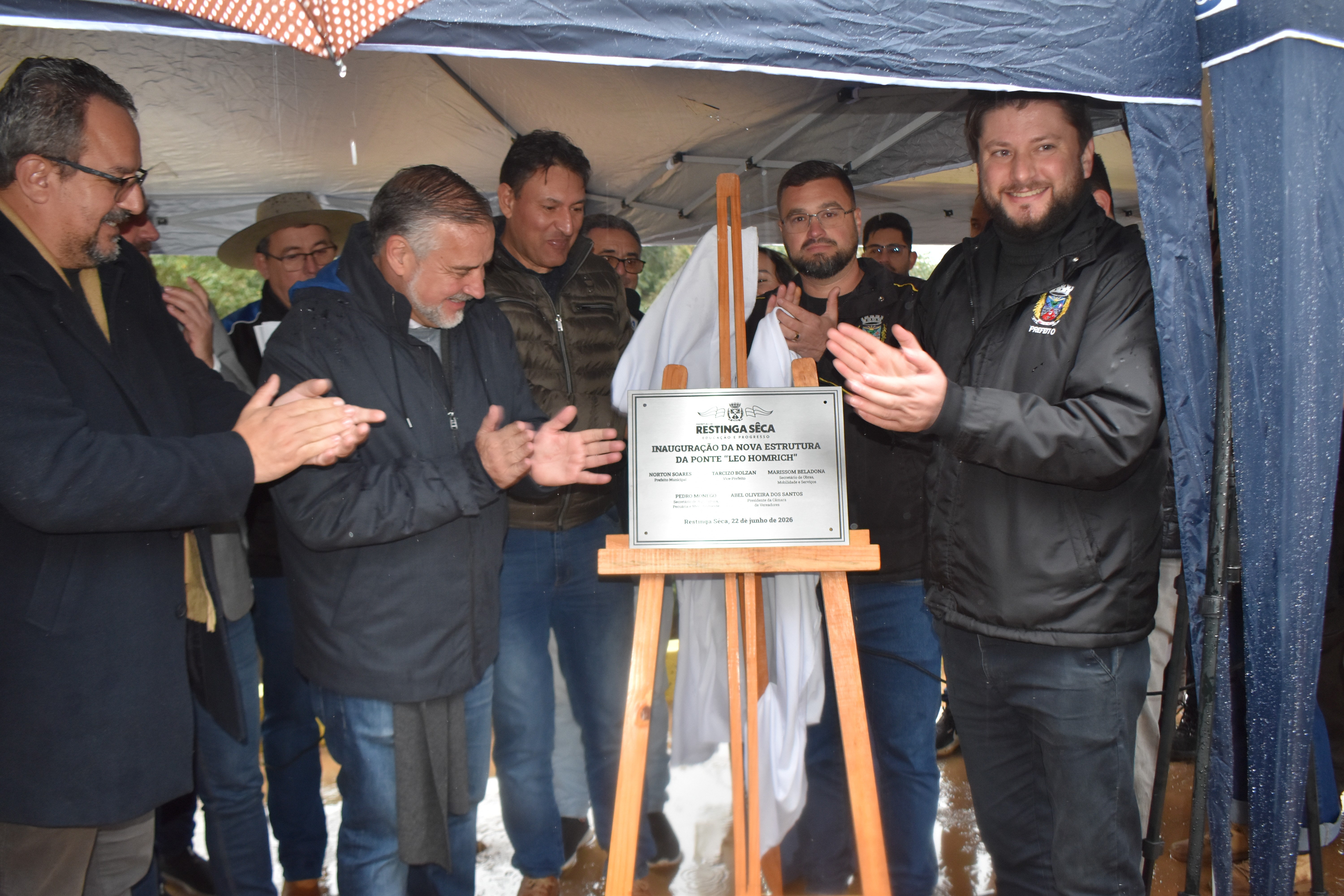 Restinga Sêca celebra inauguração da Ponte Léo Homrich e entrega da 24ª moradia do Compra Assistida