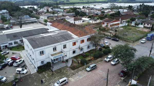Foto da Notícia Servidores Municipais receberam primeira parcela do 13º salário nesta quarta-feira